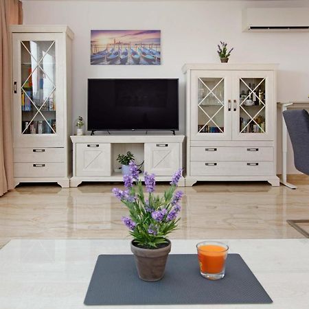 Modern 2-Bed Apt, Late Check In Available Spalato Esterno foto