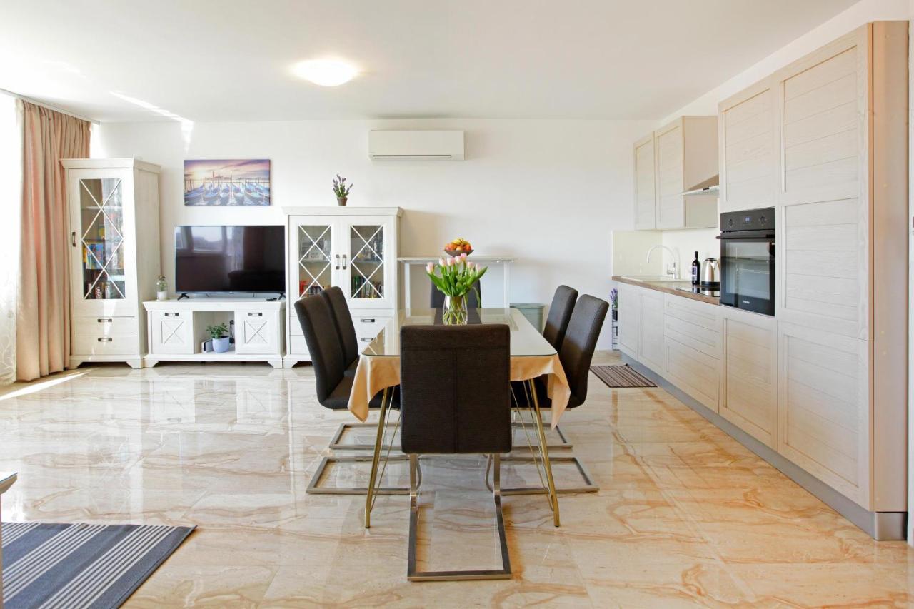 Modern 2-Bed Apt, Late Check In Available Spalato Esterno foto
