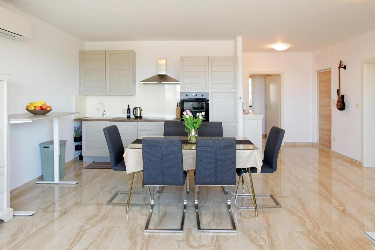 Modern 2-Bed Apt, Late Check In Available Spalato Esterno foto