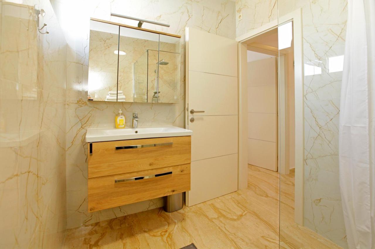 Modern 2-Bed Apt, Late Check In Available Spalato Esterno foto