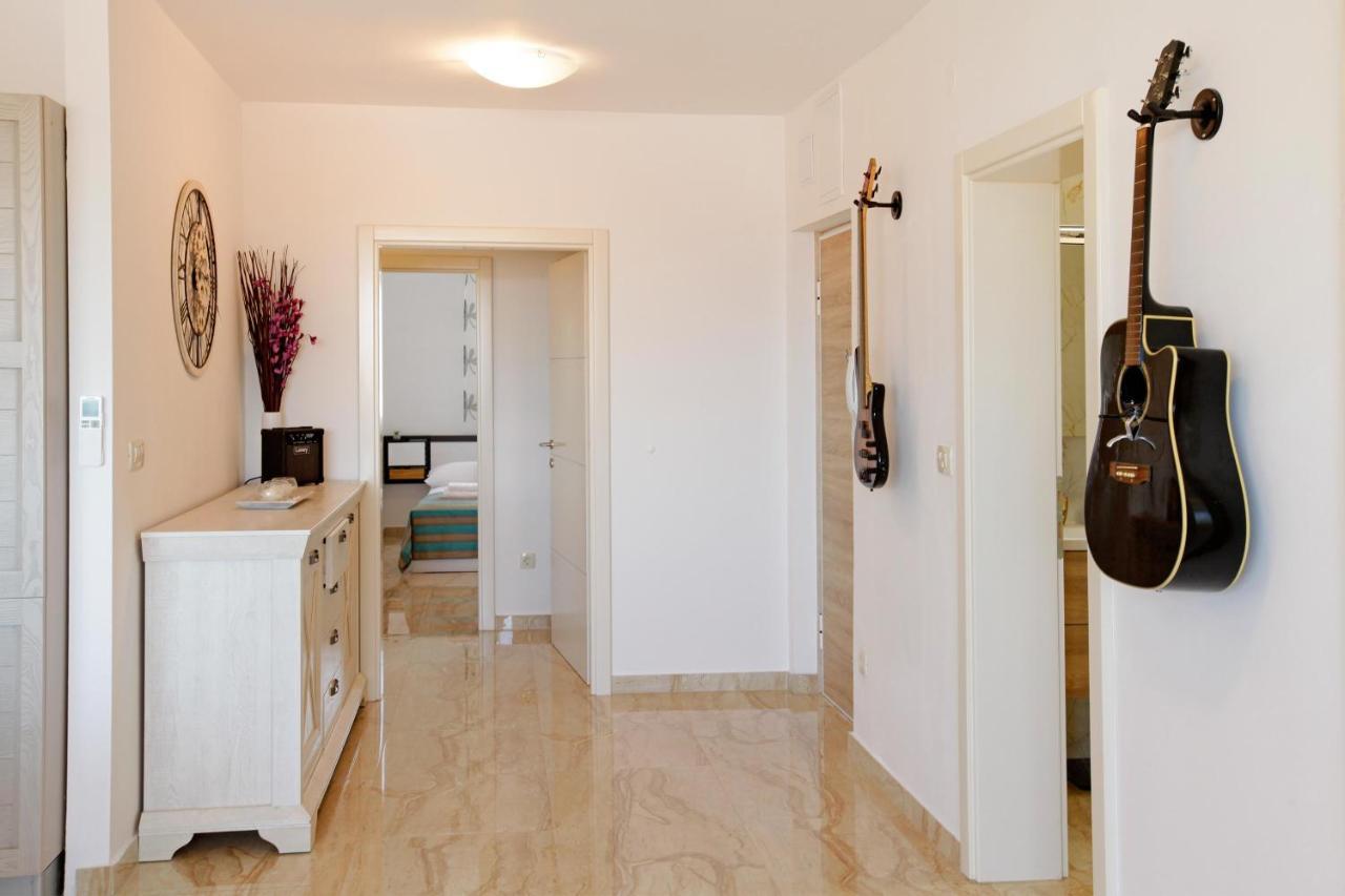 Modern 2-Bed Apt, Late Check In Available Spalato Esterno foto