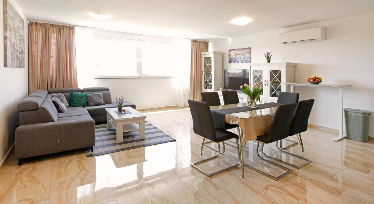 Modern 2-Bed Apt, Late Check In Available Spalato Esterno foto
