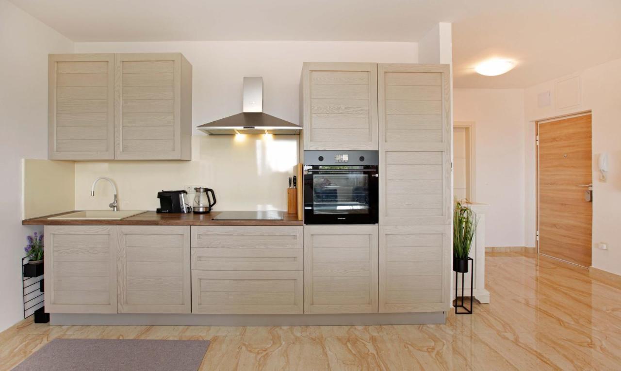 Modern 2-Bed Apt, Late Check In Available Spalato Esterno foto