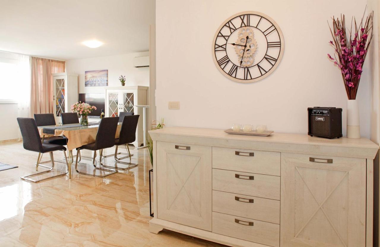 Modern 2-Bed Apt, Late Check In Available Spalato Esterno foto