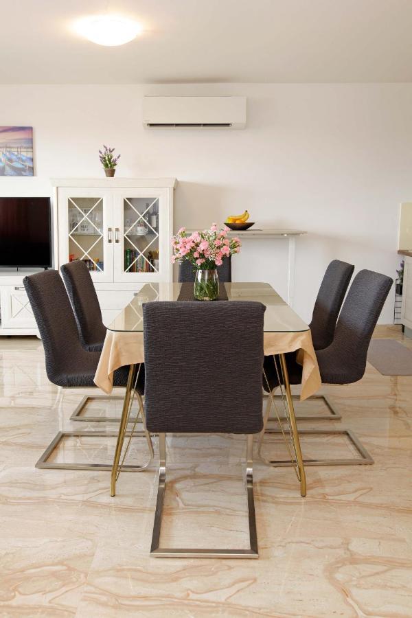 Modern 2-Bed Apt, Late Check In Available Spalato Esterno foto