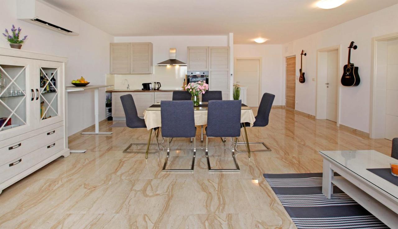 Modern 2-Bed Apt, Late Check In Available Spalato Esterno foto