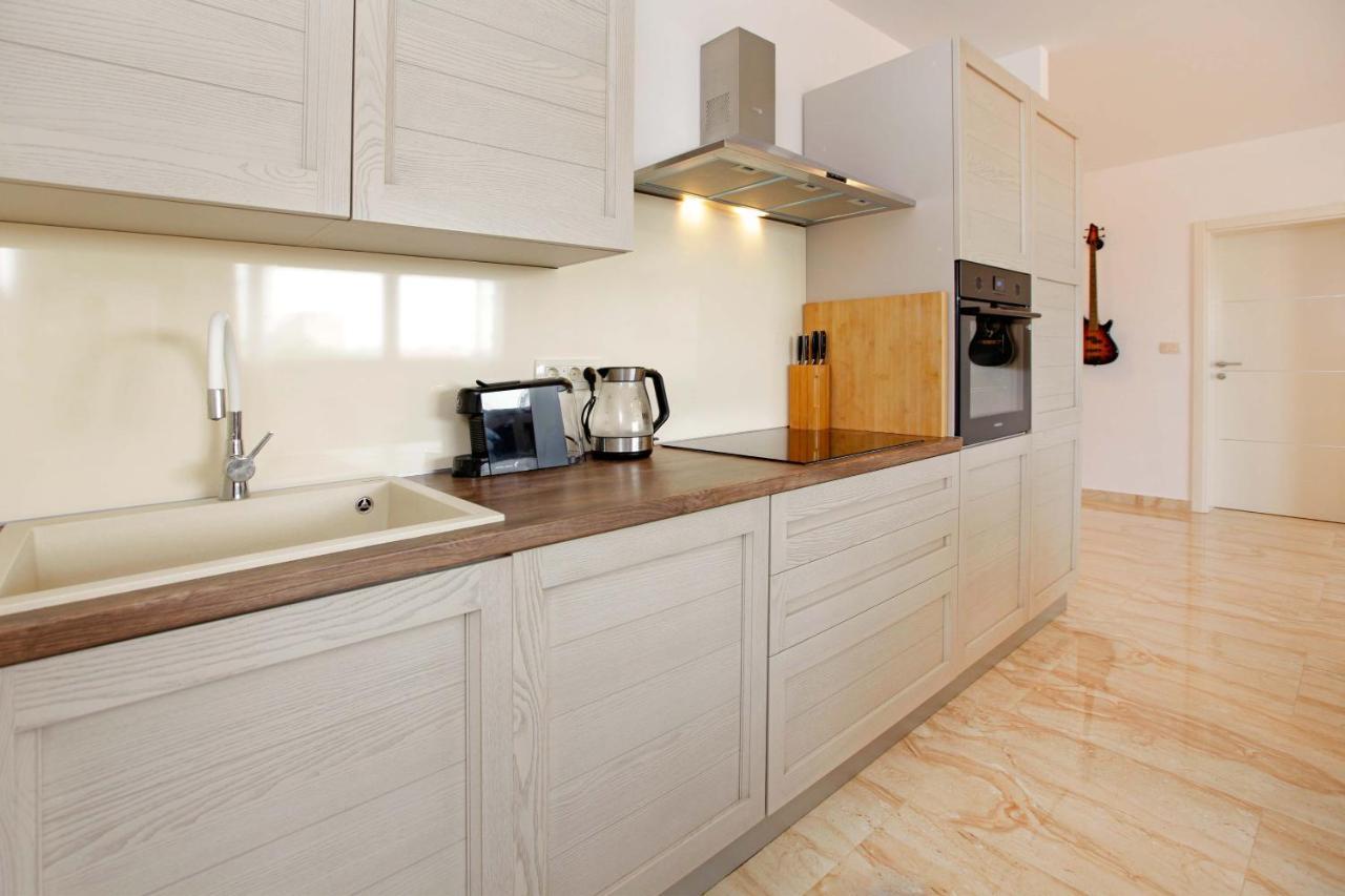 Modern 2-Bed Apt, Late Check In Available Spalato Esterno foto