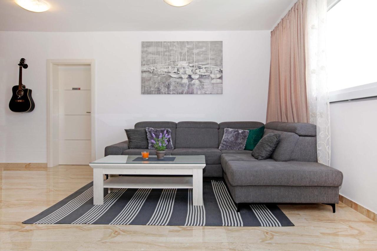 Modern 2-Bed Apt, Late Check In Available Spalato Esterno foto